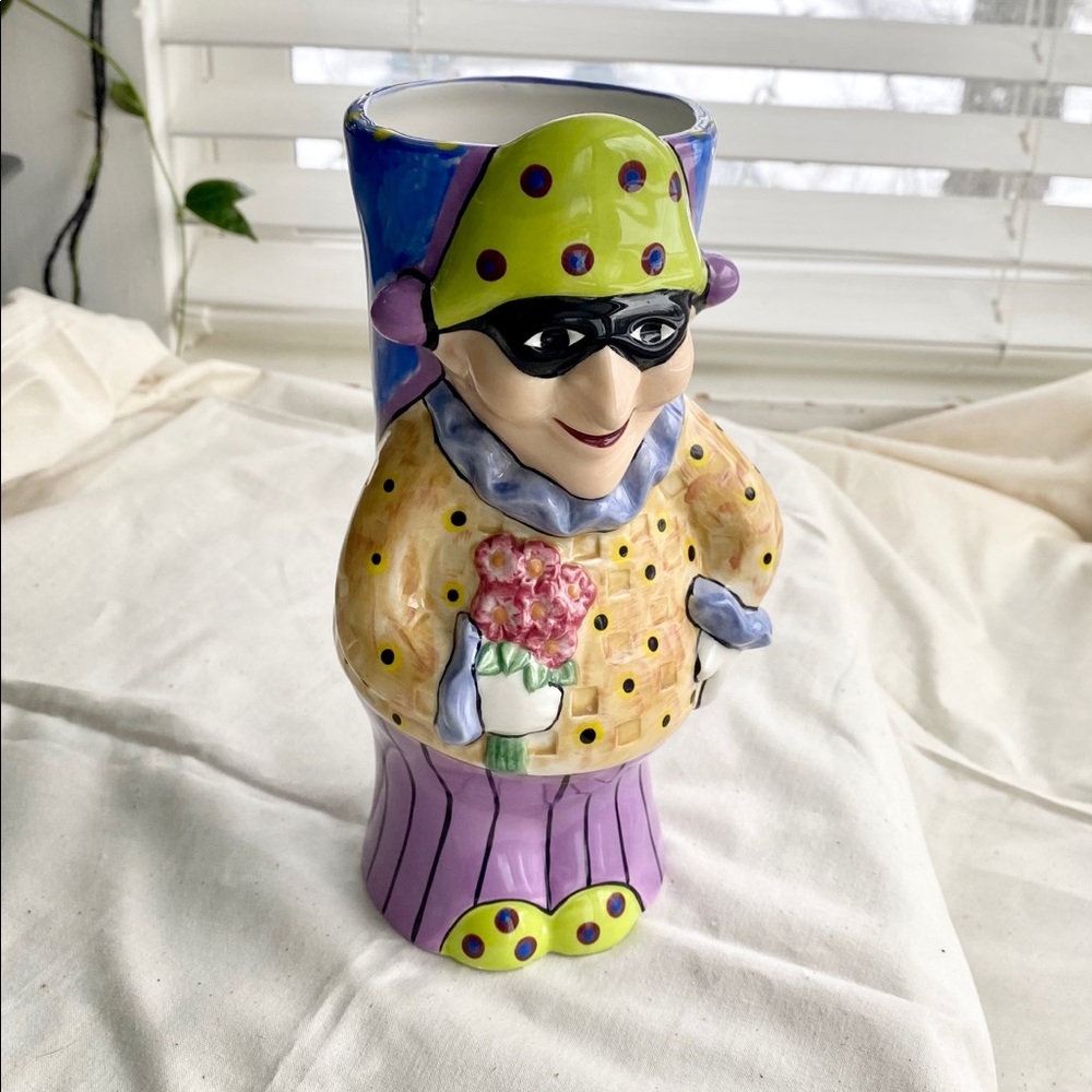 Charms Designs by McGovnery Masked Women Vase EUC